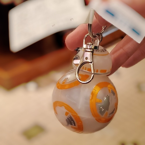 DISNEY PARKS LIGHT UP TALKING BB8 KEYCHAIN - Picture 3 of 4